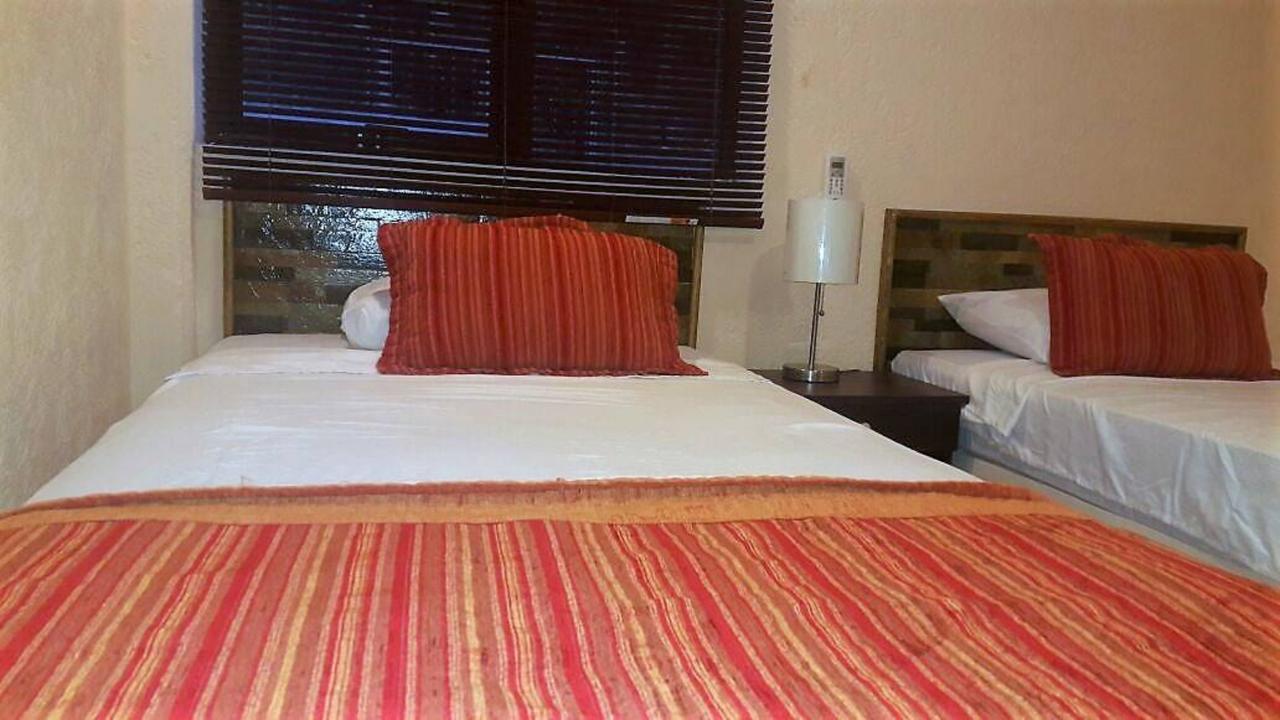 Hotel Versalles Suites カンクン エクステリア 写真