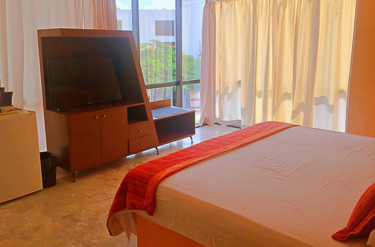 Hotel Versalles Suites カンクン エクステリア 写真