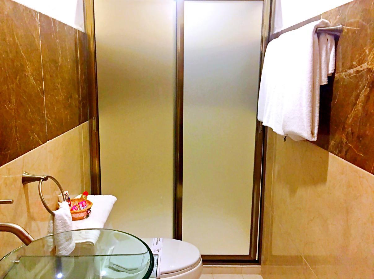 Hotel Versalles Suites カンクン エクステリア 写真